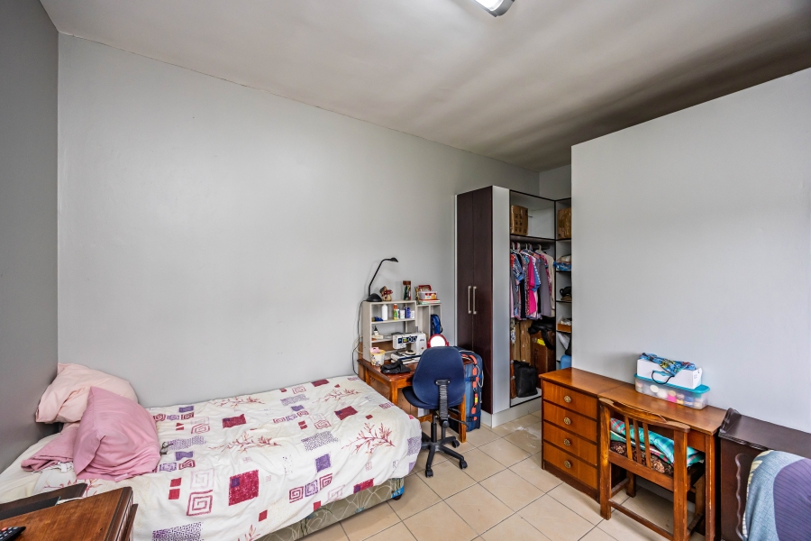 To Let 5 Bedroom Property for Rent in Cove Rock Eastern Cape